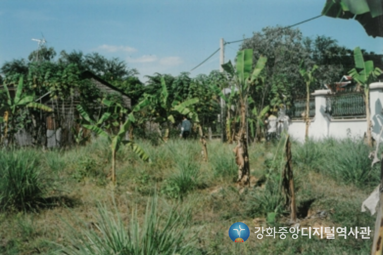 군수와 면장이 와서 쁘레이벵교회 부지면적을 실측함, 이후 계약서 작성 후 서명날인_2010. 12. 7.png