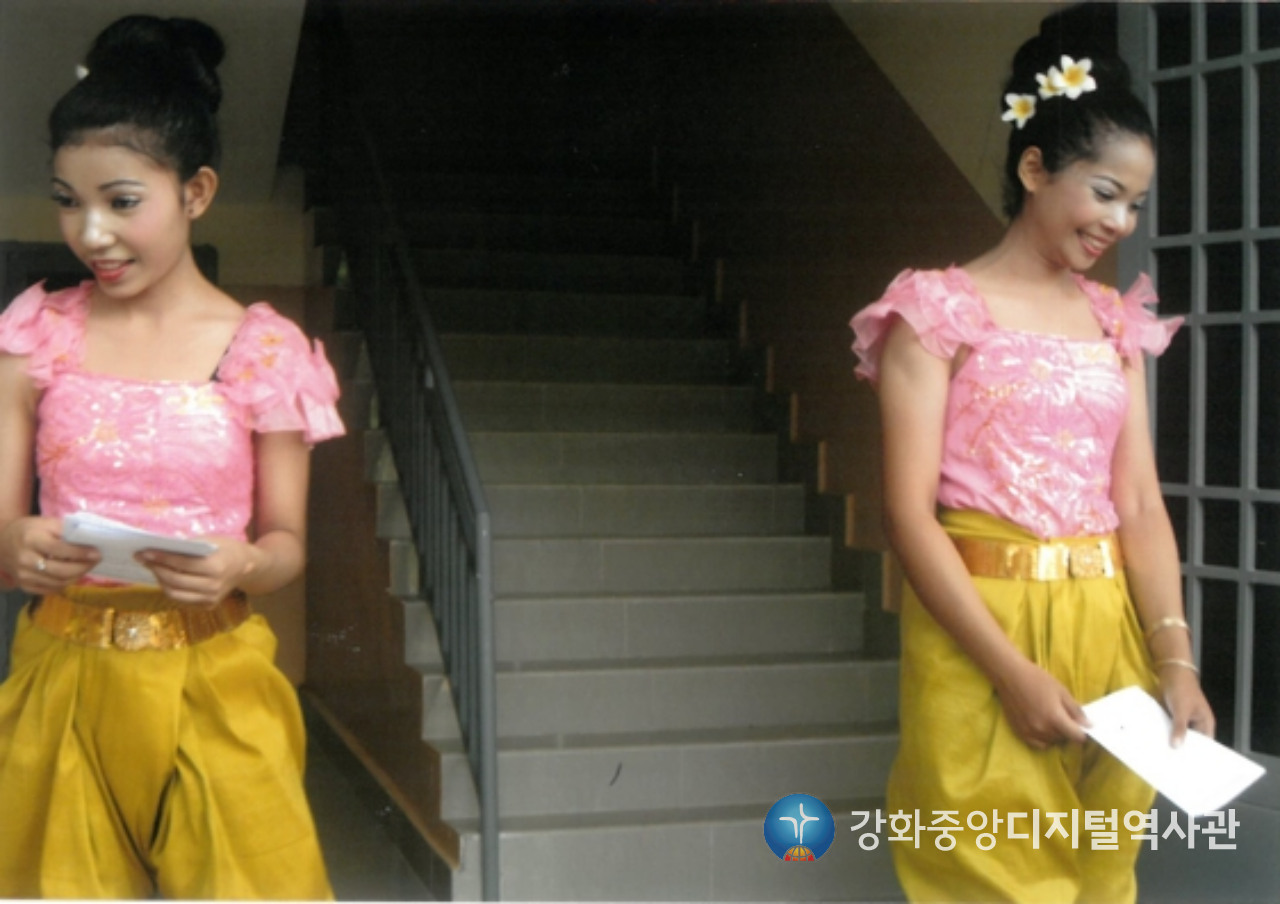 쁘레이벵교회 봉헌식 입구_2013. 6. 12.png