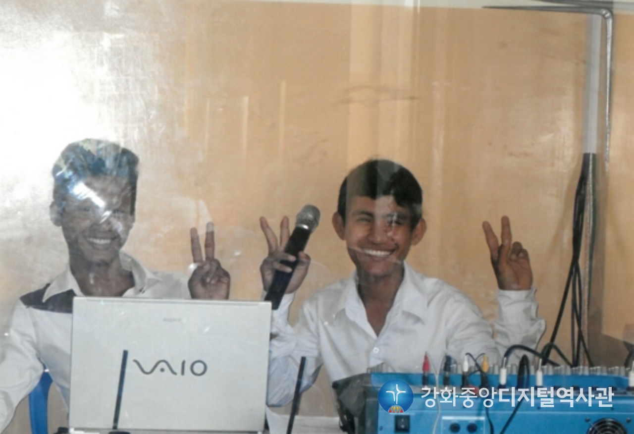쁘레이벵교회 봉헌식 성도_2013. 6. 12.png