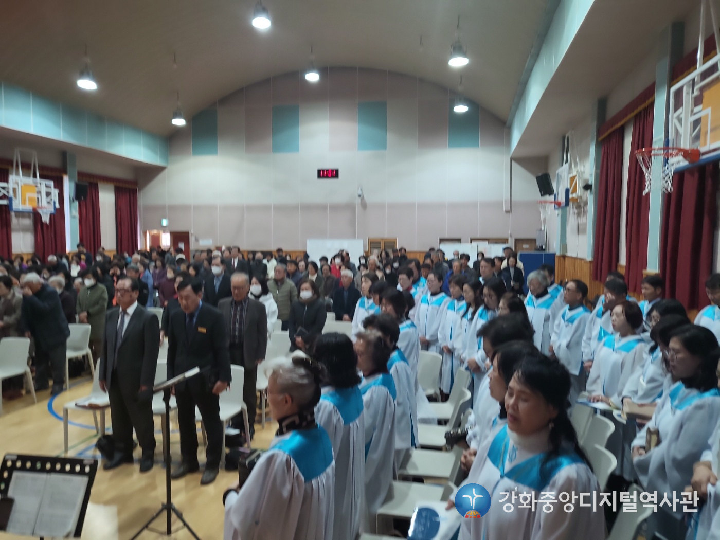 2023.11.12.리모델링으로 덕신고에서 예배드림.jpg